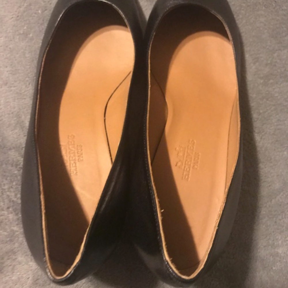 Hermes black small heel pumps